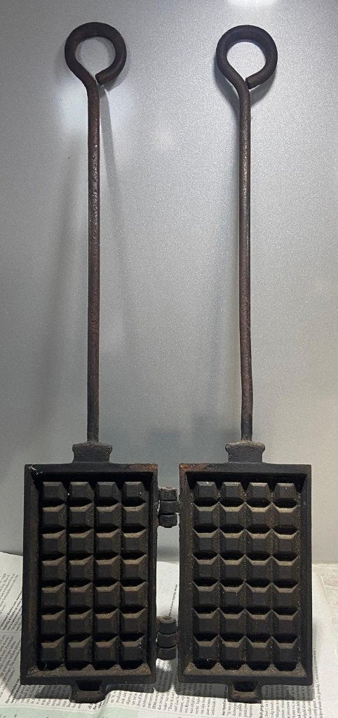 Antiek Gietijzeren Wafelijzer / Haardwafelijzer  56 cm lang, Ophalen