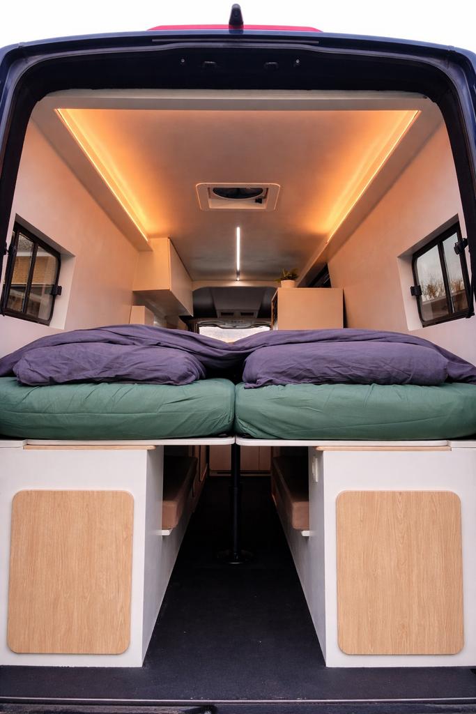 Volkswagen Crafter campervan• bed 200x160•automaat•off-grid, Caravanes & Camping, Camping-cars, Entreprise, jusqu'à 2, Modèle Bus ou Fourgon aménagé