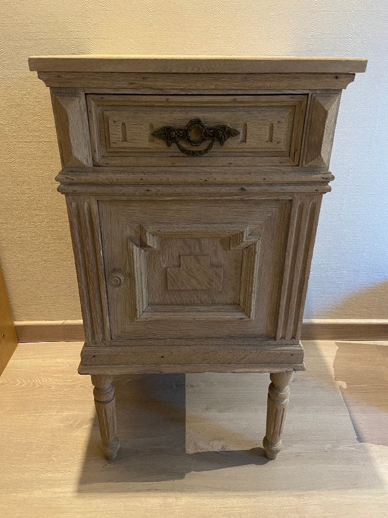 antiek (nacht)kastje hoogte : 75 cm vorm : vierkant, Enlèvement