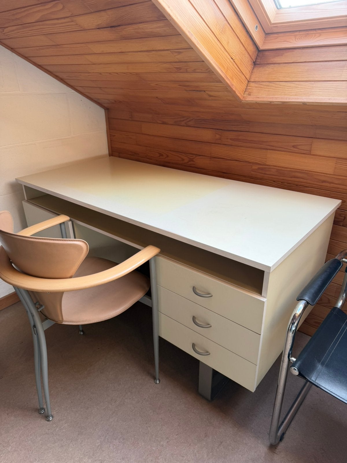 Bureau en bois robuste avec tiroirs, Maison & Meubles, Enlèvement, Utilisé, Bureau-armoire combiné, Bois
