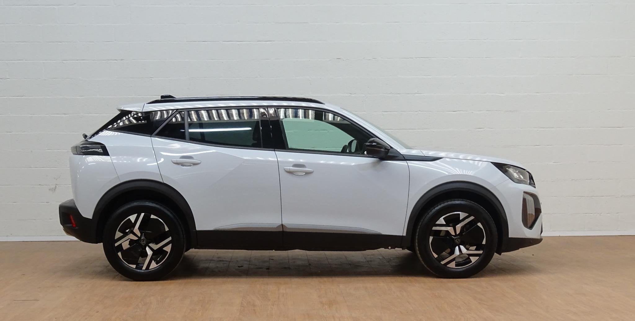 Peugeot 2008 1.2 HYBRID 145 e-DSC6 Allure verwacht, Auto's, Stof, Gebruikt, 145 pk, Wit