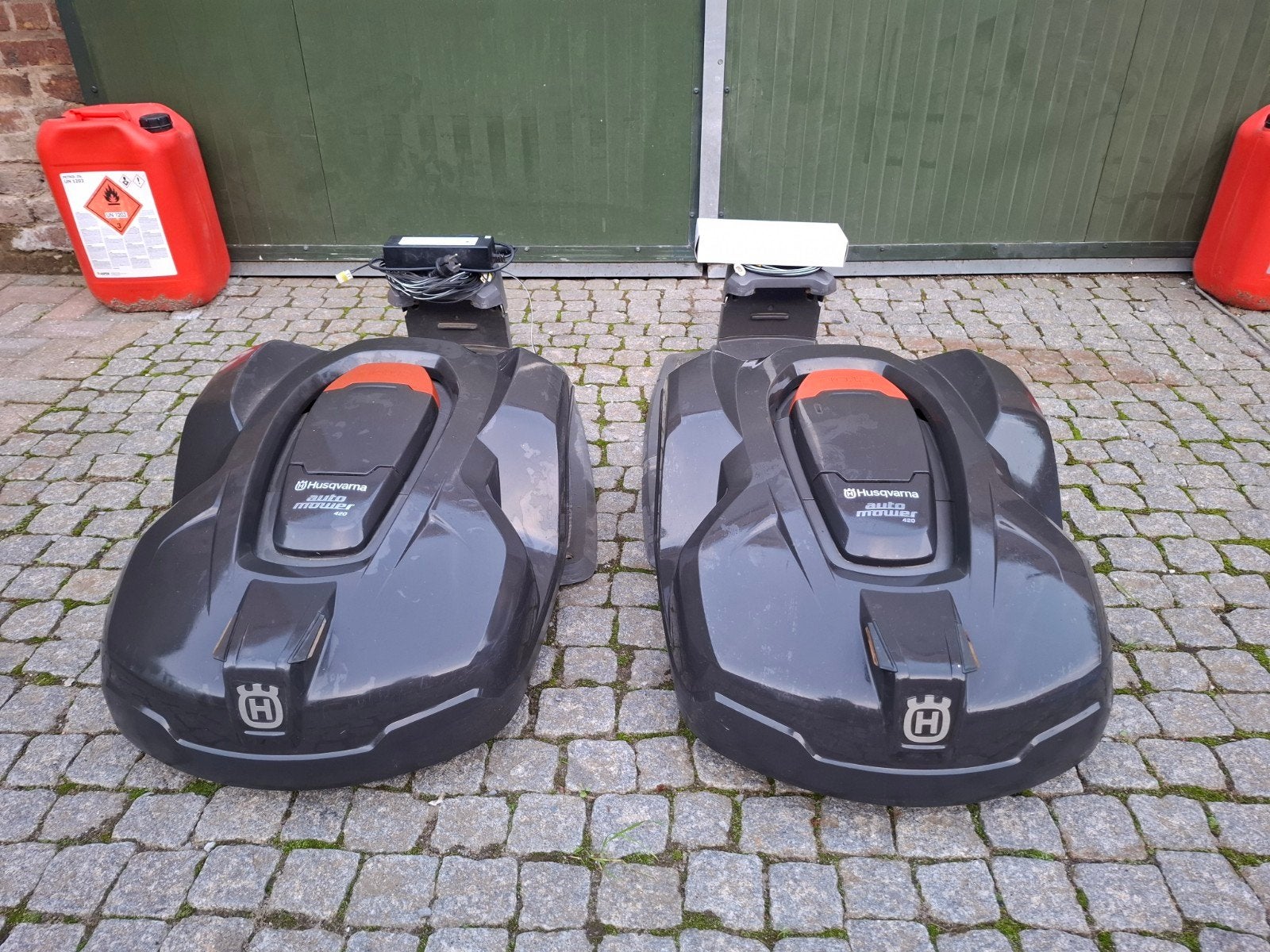 Husqvarna 420 2x robotmaaier, Ophalen, Zo goed als nieuw, 20 tot 25 cm, Husqvarna