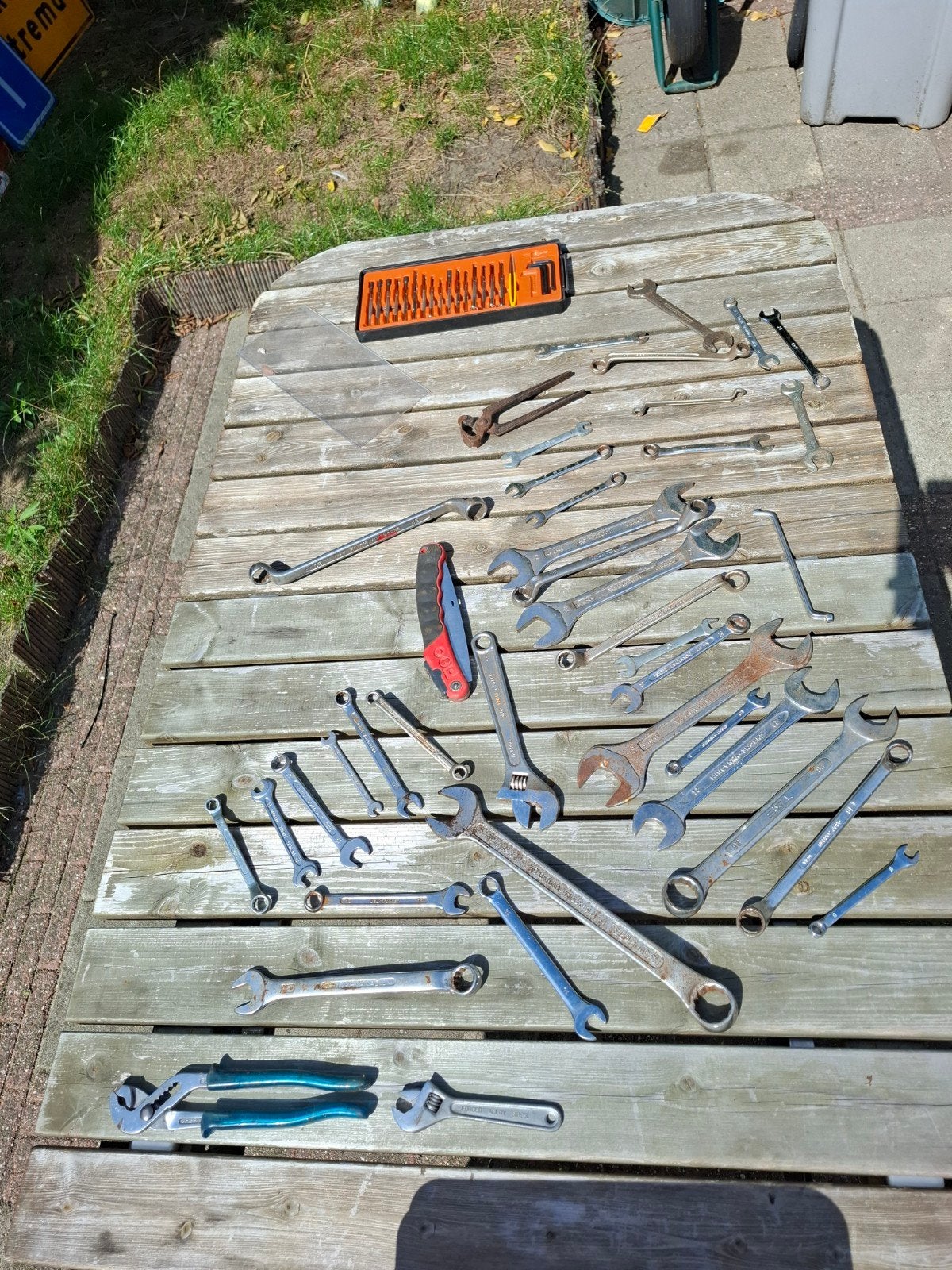 +- 50 outils, Enlèvement ou Envoi