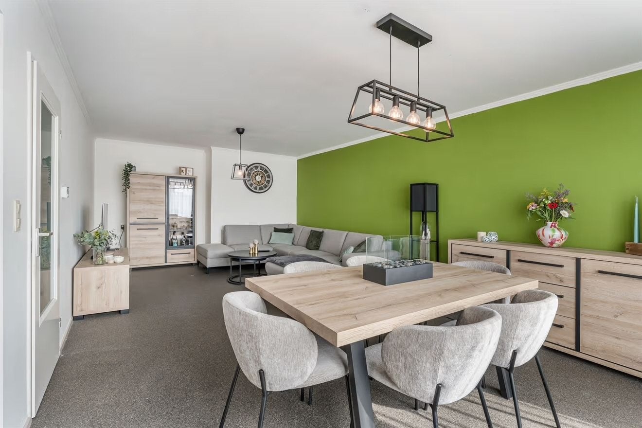 Ruim en gerenoveerd appartement te koop, Immo, 131 kWh/m²/jaar, Tot 200 m², Maasmechelen, 2 kamers