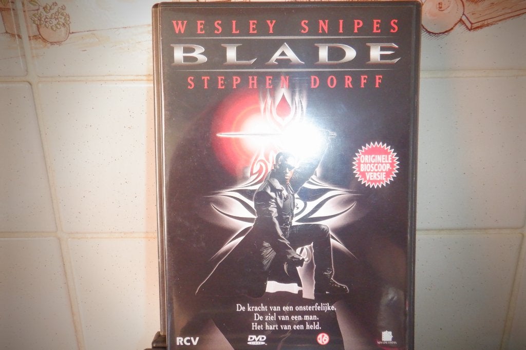 DVD Blade (Wesley Snipes & Stephen Dorff), CD & DVD, DVD | Horreur, Suppléments, Enlèvement ou Envoi, Anglais, Vampires ou Zombies