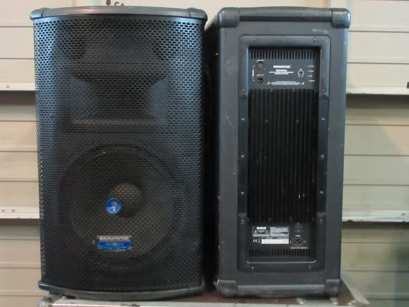PAIRE D'ENCEINTES ACTIVES MACKIE SR1521z, TV, Hi-fi & Vidéo, Autres marques, Enlèvement, Utilisé, Enceintes stéréo