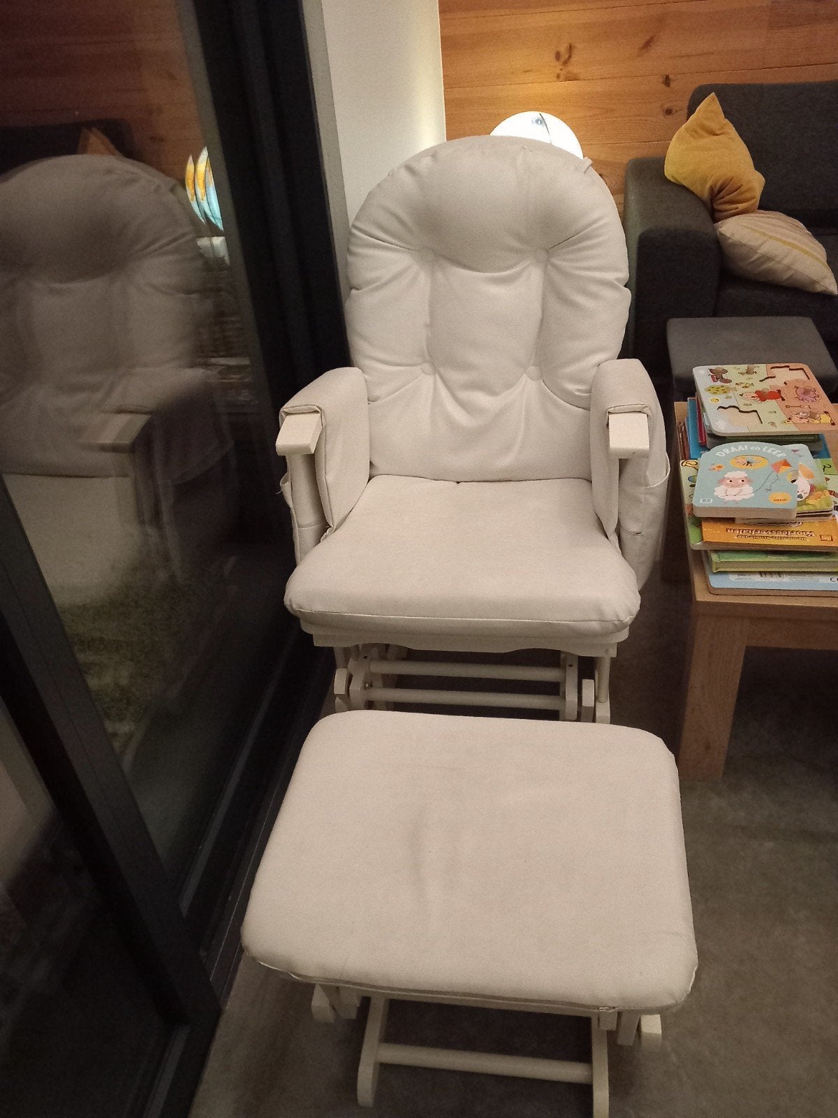 Fauteuil à bascule blanc avec repose-pieds pivotant assorti, Enlèvement, Utilisé