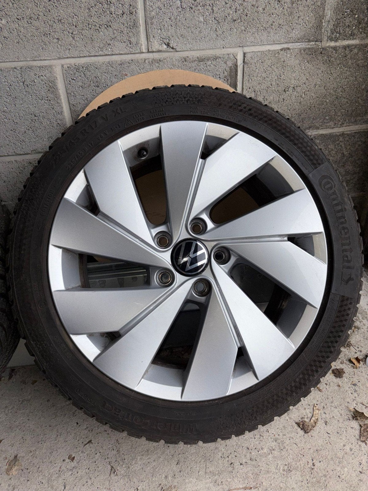 Jantes VW originales 17’ + pneus CONTINENTAL( Golf 7, Golf 8, Enlèvement ou Envoi, 17 pouces, Pneu(s)