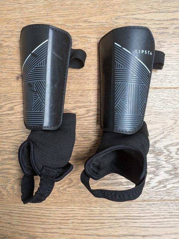 KIPSTA - protège-tibias de football enfant, Sports & Fitness, Enlèvement, Utilisé