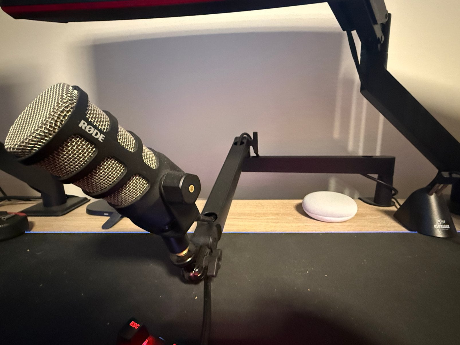 RØDE PODMIC + ELGATO LP Arm, Enlèvement ou Envoi, Comme neuf
