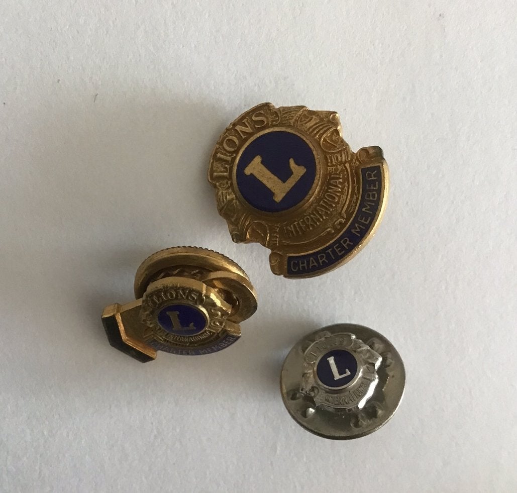 Épinglette 1960’s, membre fondateur du Lion International, Enlèvement ou Envoi, Comme neuf