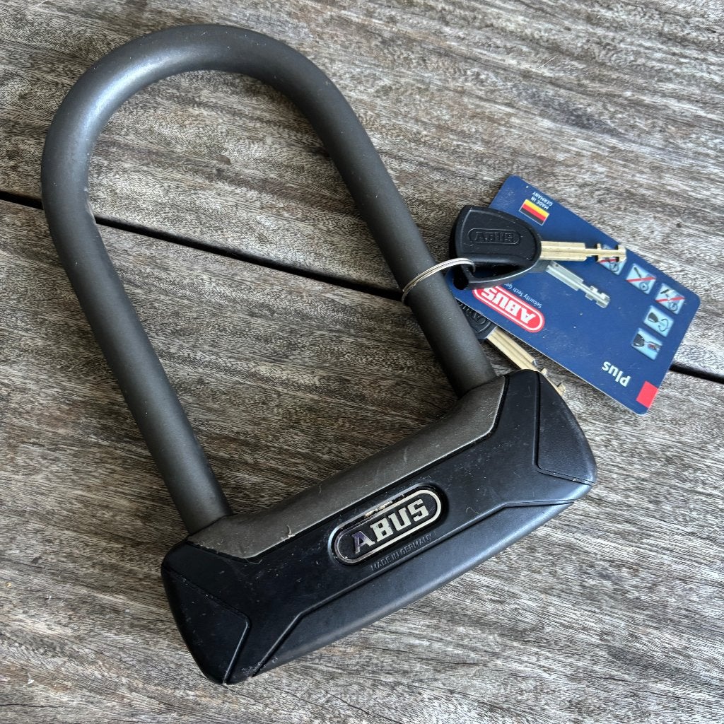 ABUS Beugelslot / U-Lock (2 sleutels & ABUS Plus Code Card), Fietsen en Brommers, Ophalen of Verzenden, Nieuw, Beugelslot