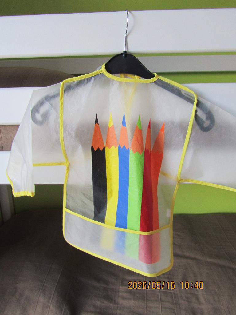 twee plastieken kinderschort, Kinderen en Baby's, Kinderkleding | Overige, Ophalen of Verzenden, Gebruikt, King bear