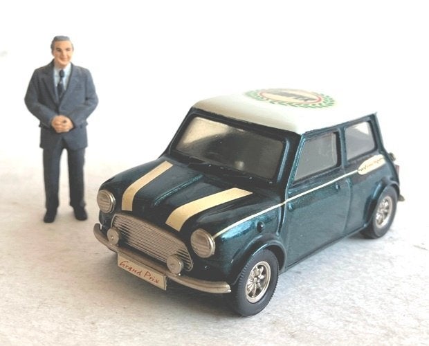 British Motoring Classics Mini Cooper Grand Prix MCC425., Hobby en Vrije tijd, Modelauto's | 1:43, Ophalen of Verzenden, Zo goed als nieuw