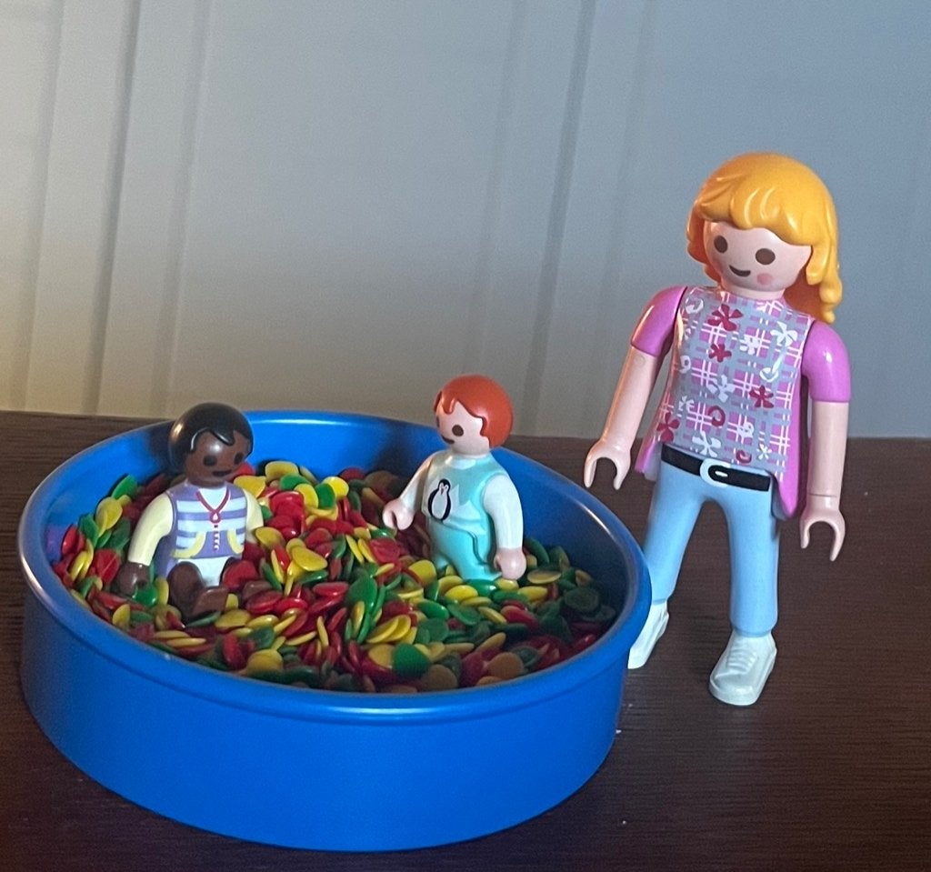 Piscine à balles, enfants et babysitting - Playmobil 5572., Figurines, Family fun, Comme neuf, Kit complet