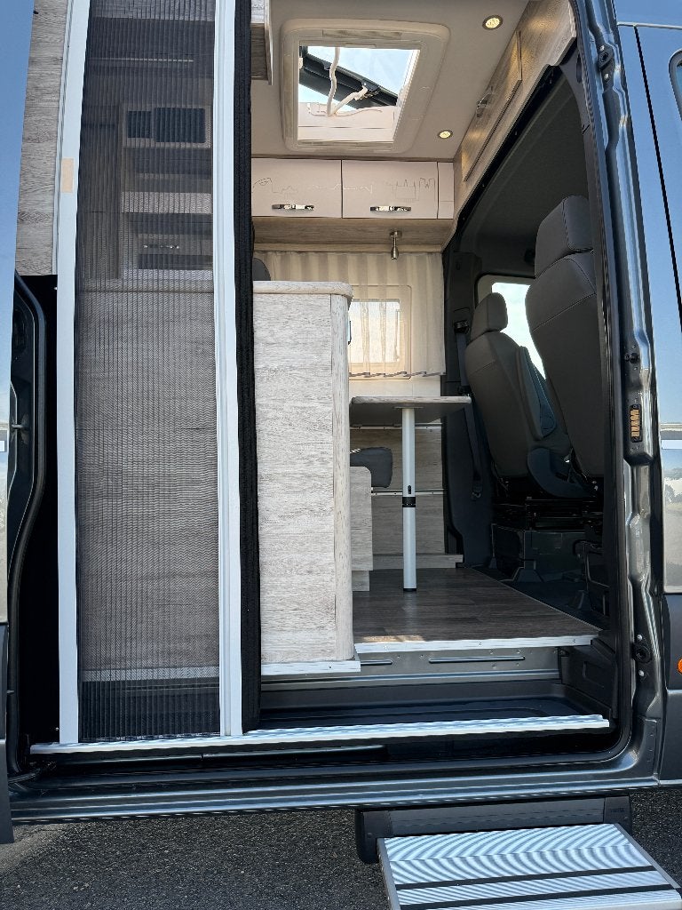Bravia Mobil Swan 699 | Amper 14.000km | Mercedes 150pk Aut., Caravanes & Camping, Camping-cars, 6 à 7 mètres, Entreprise, Mercedes-Benz