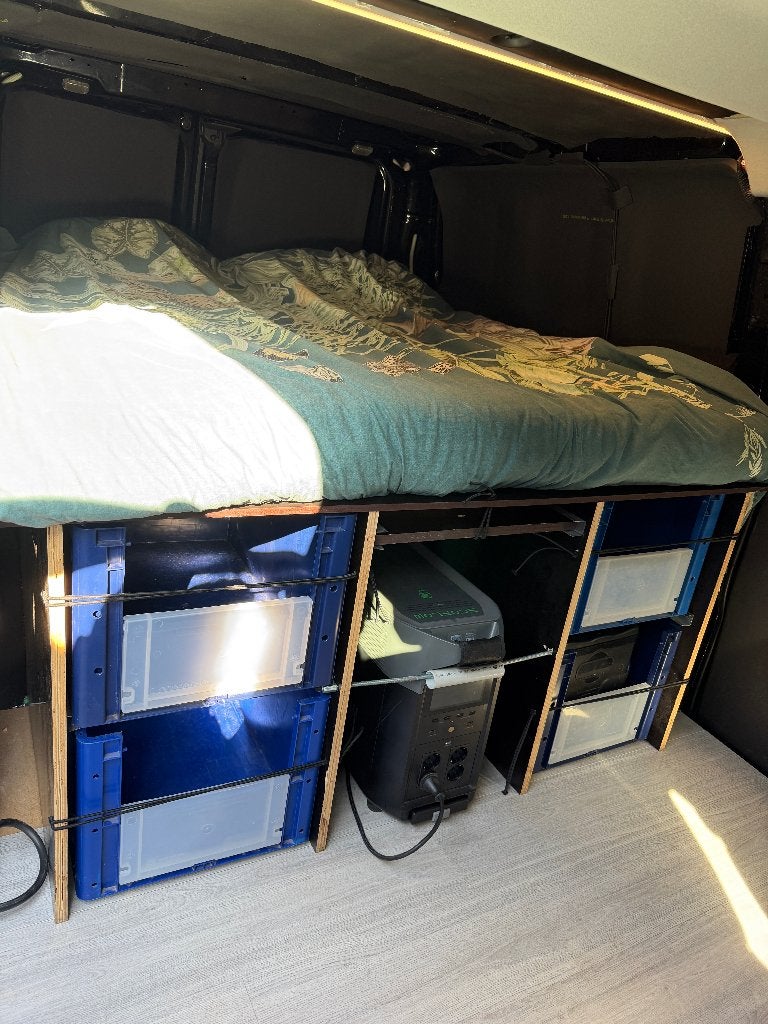 campervan - werkbus met elektriciteit, water en toilet, Caravanes & Camping, Camping-cars, Particulier, jusqu'à 2, Modèle Bus ou Fourgon aménagé