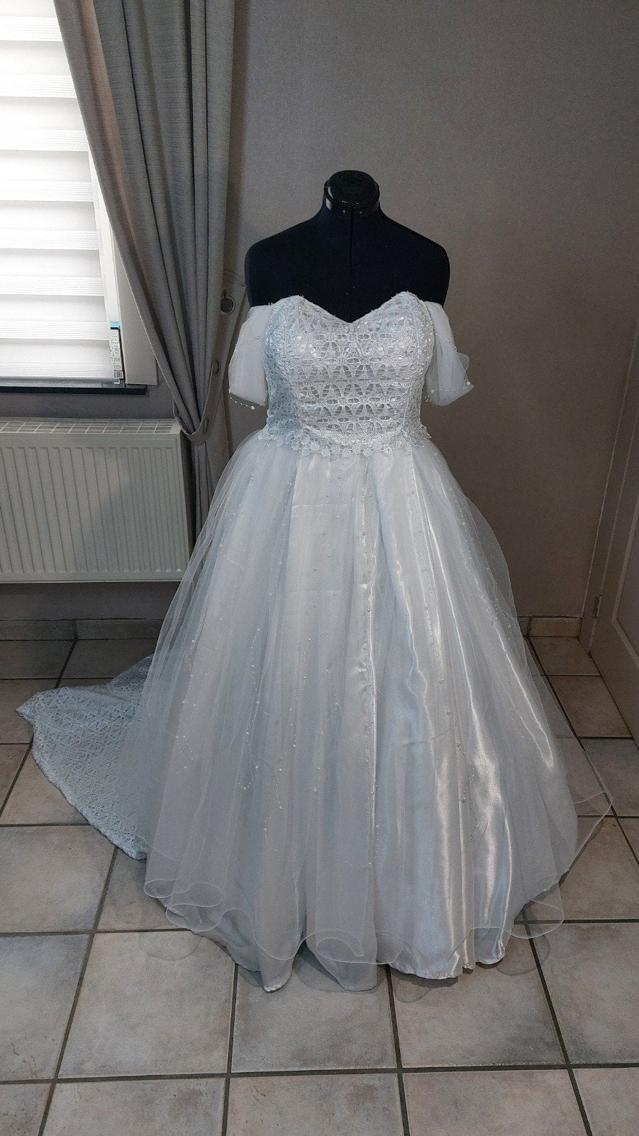 bruidsjurk met sleep  ,tulle  afrikaans stof  maat 40,42, Kleding | Dames, Ophalen