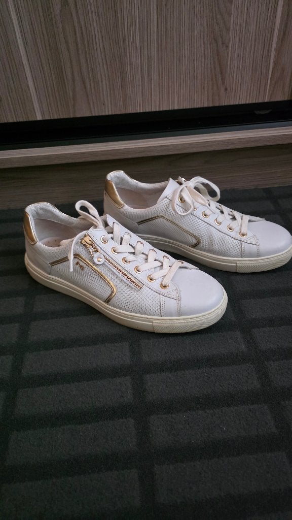 Witte sneaker Nero giardini 40, Ophalen