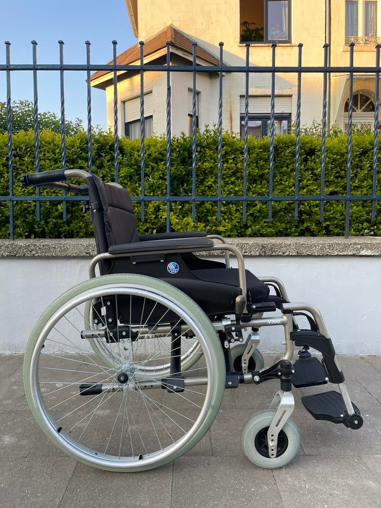 Chaise roulante pliable Vermeiren V 300 XXL 55 cm état neuf, Enlèvement ou Envoi, Pliant, Comme neuf