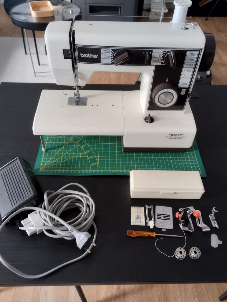 Matériels+ Machine Brother, Hobby en Vrije tijd, Naaimachines en Toebehoren, Naaimachine, Brother, Ophalen