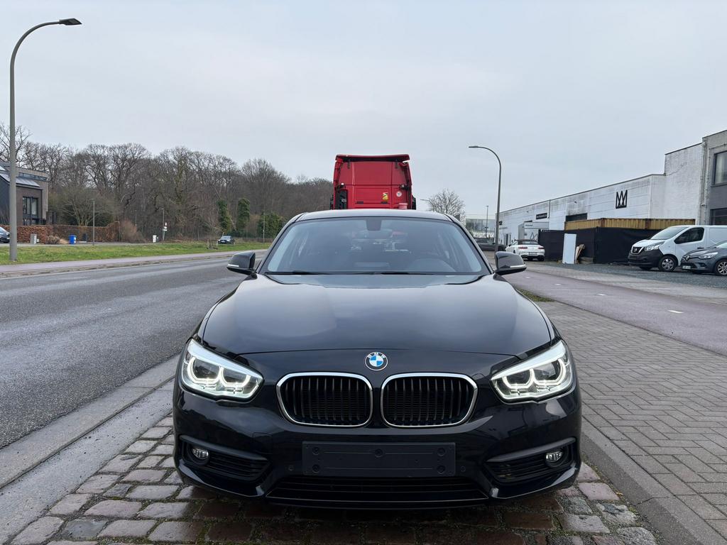 BMW 116i | 12 Maanden Garantie | 106 Dkm | Benzine | 2018 |, Auto's, BMW, Voorwielaandrijving, Zwart, Bedrijf, Spraakbediening