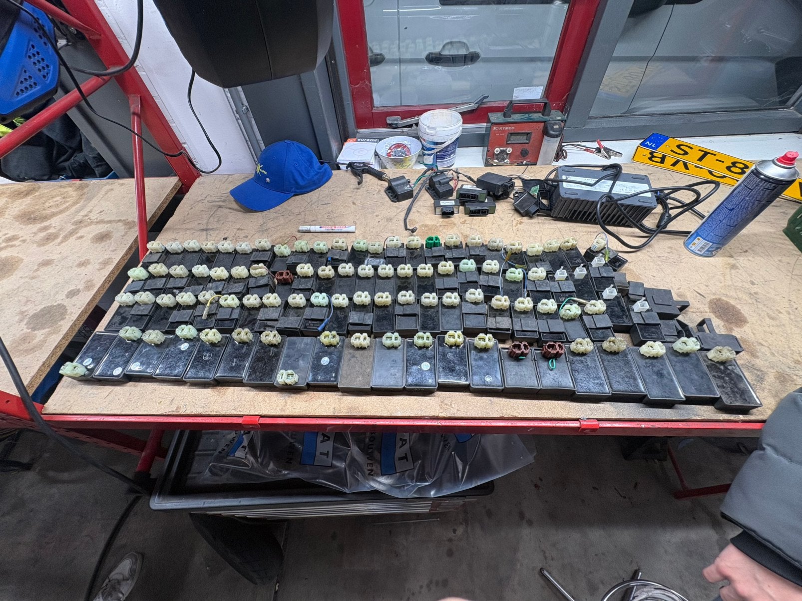 Lot de 100 pièces à scooter et cyclomoteur CDI, Vélos & Vélomoteurs, Enlèvement, Comme neuf, Piaggio