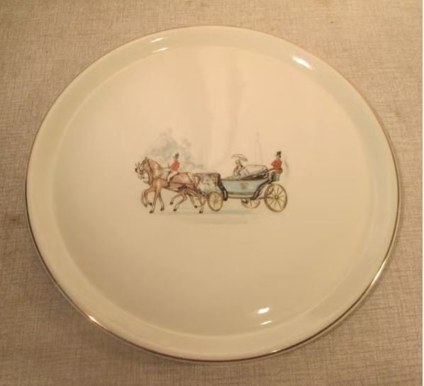 Belle assiette en porcelaine - Calèche avec chevaux -Limoges, Enlèvement ou Envoi