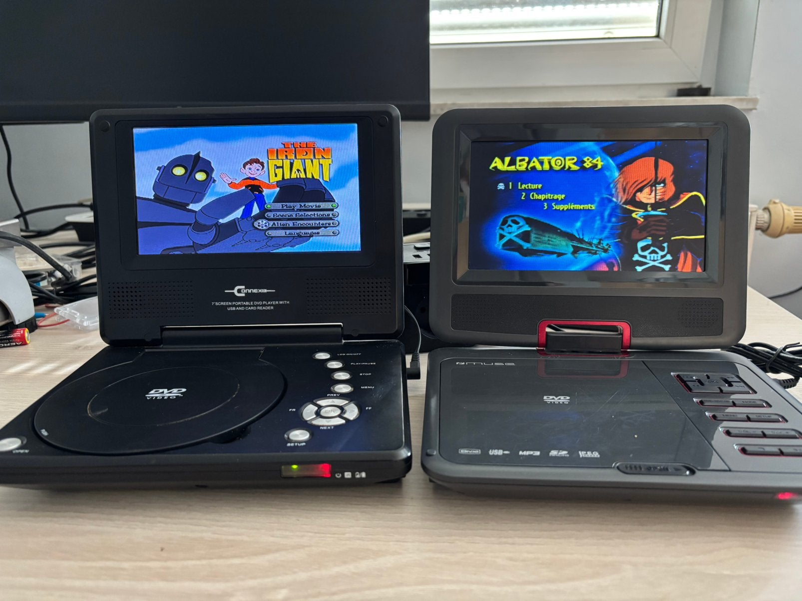 Lot de 2 dvd portable avec alimentation, Autres marques, Enlèvement ou Envoi, Utilisé, Lecteur DVD