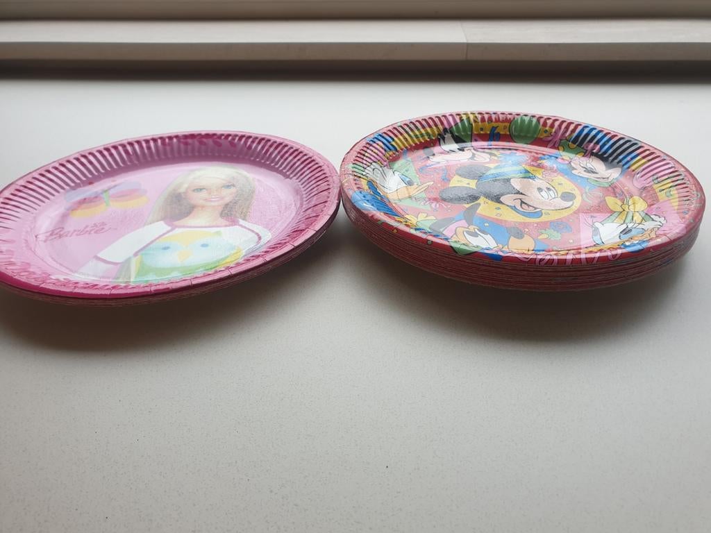 30 kartonnen borden Barbie en Mickey Mouse, Enlèvement ou Envoi