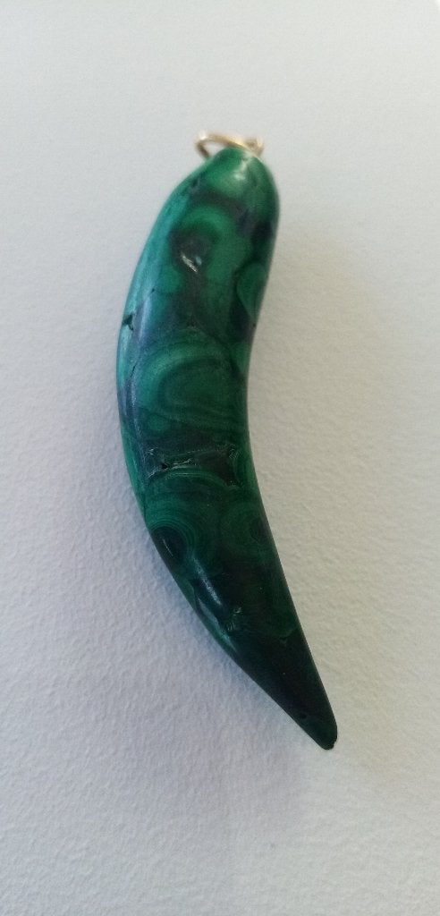 Pendentif en vraie malachite en forme de dent/griffe - Impec, Autres représentations, Comme neuf, Autres matériaux, Vert