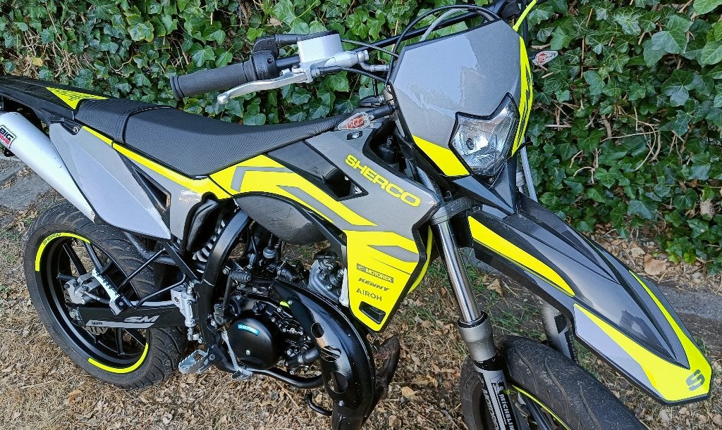 Sherco SM 50 R Silver Mod.2026 3500km, Fietsen en Brommers, 6 versnellingen, Zo goed als nieuw, 50 cc, Ophalen