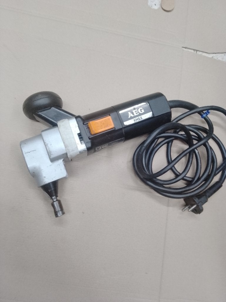 VINTAGE  ELEKTRISCHE knabbelsschaar AEG KNS 2, Ophalen of Verzenden, Gebruikt