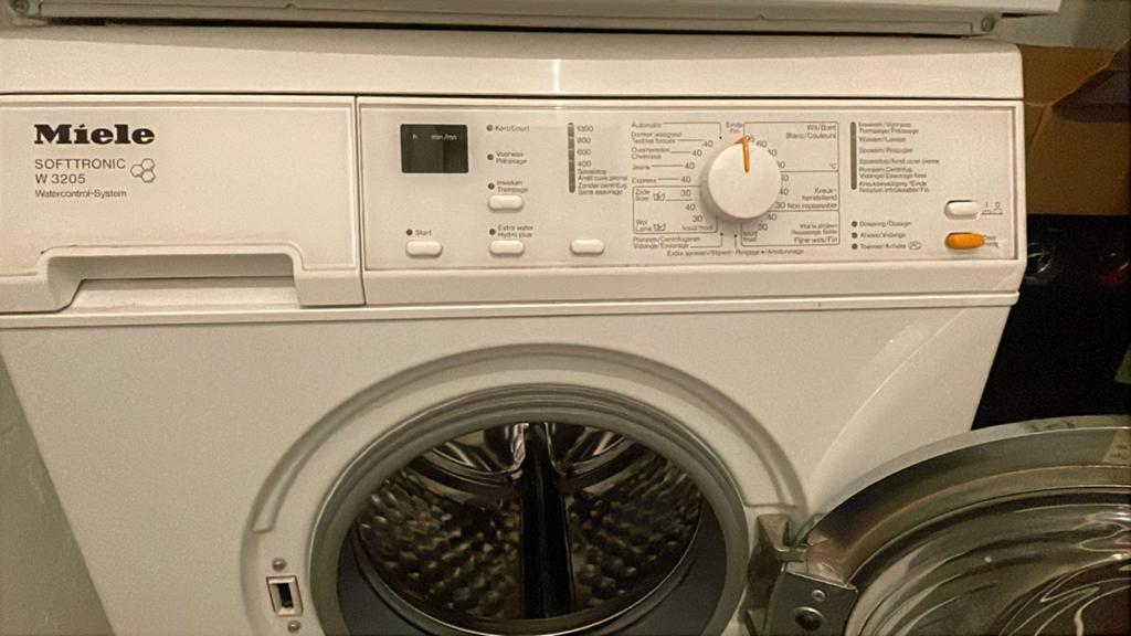 Machine à laver Miele, Electroménager, 1200 à 1600 tours, 6 à 8 kg, 85 à 90 cm, Programme lavage à la main