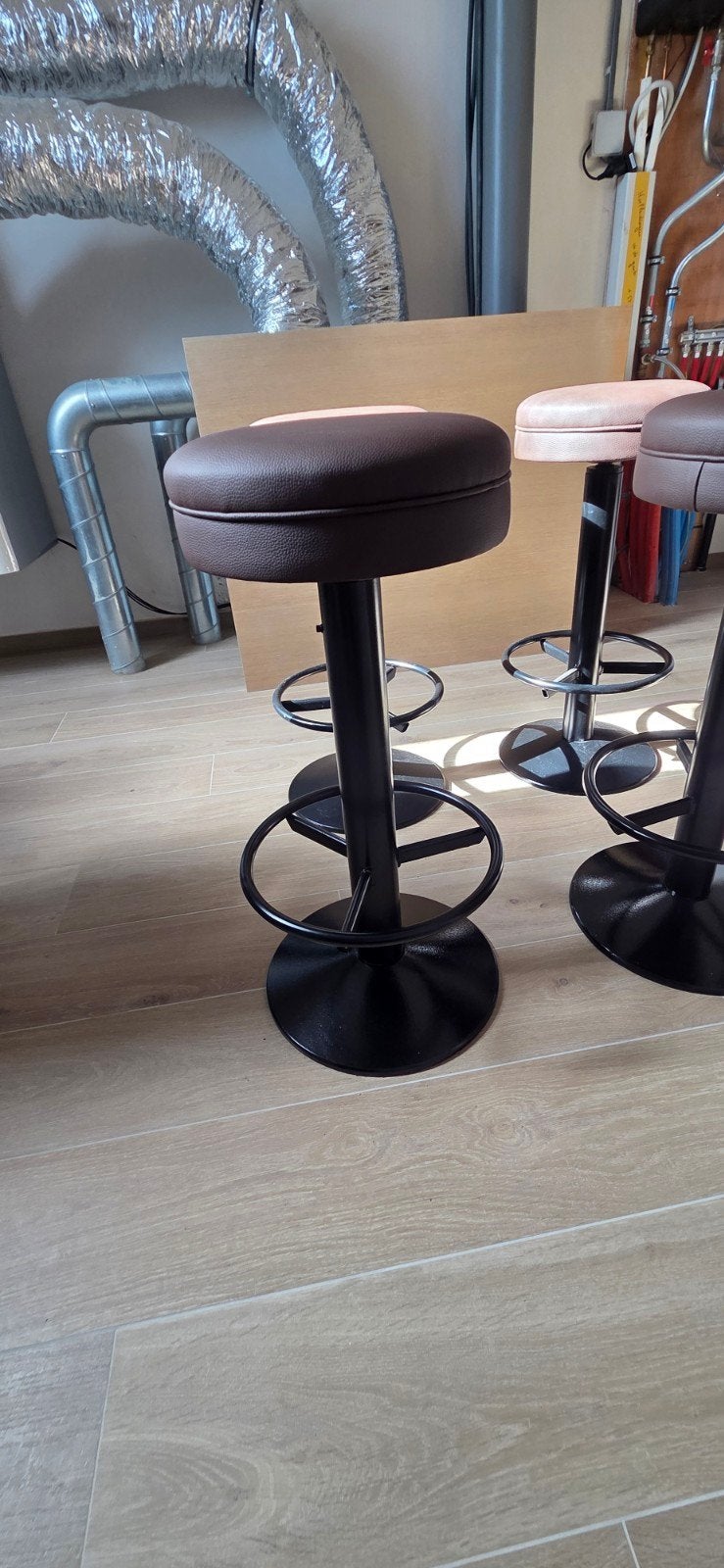 4 Nieuwe degelijke barkrukken., Ophalen, 60 tot 90 cm, Nieuw, Met voetsteun