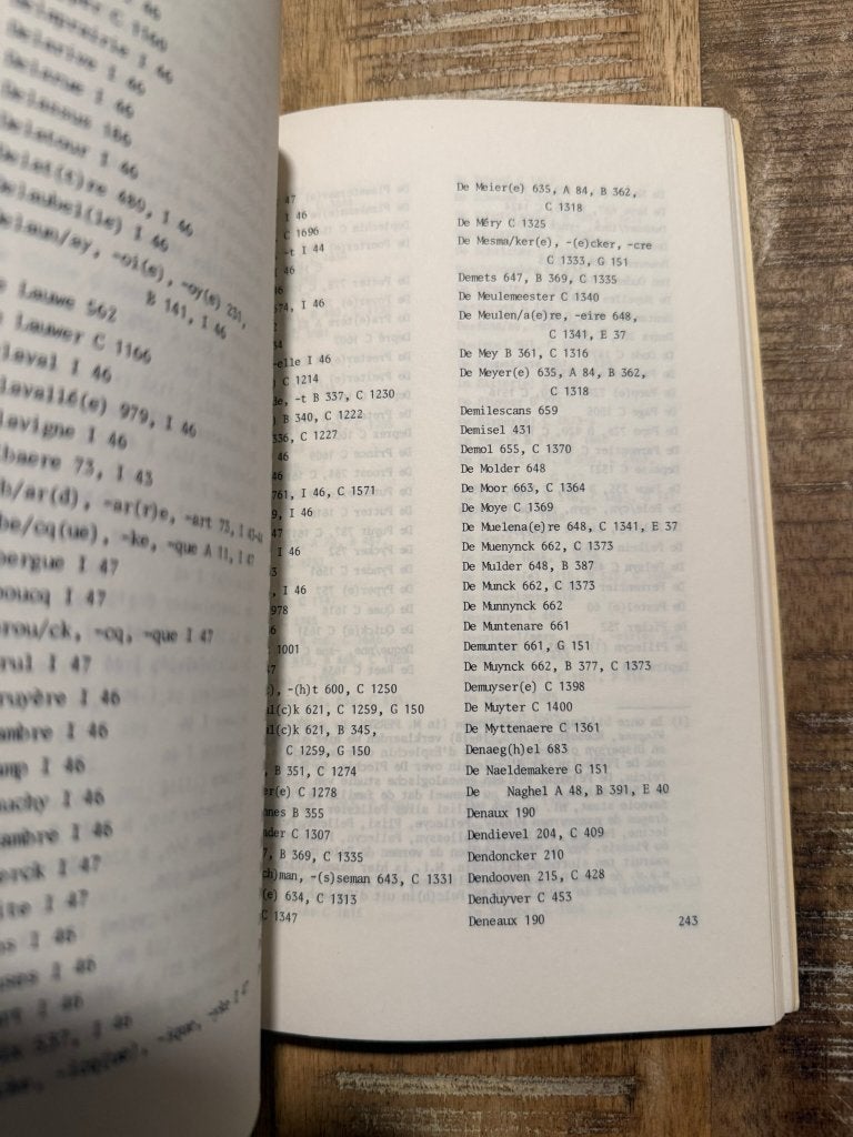 Kortrijkse naamkunde 1200 - 1300 - Fr. Debrabandere, Boeken, Politiek en Maatschappij, Gelezen, Dr. Frans Debrabandere, Maatschappij en Samenleving