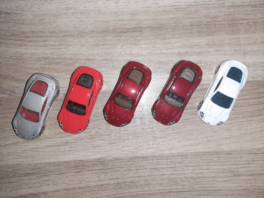 5x Hot Wheels Aston Martin DBS 2010 (nearly mint), Hobby & Loisirs créatifs, Enlèvement ou Envoi, Comme neuf, Voiture