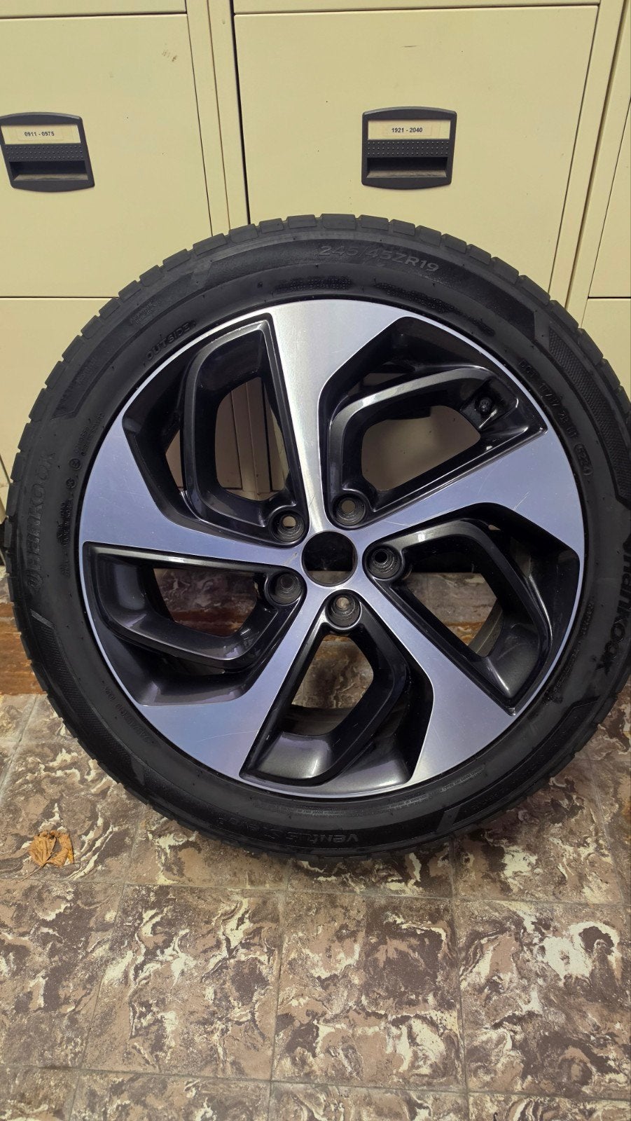 hyundai tucson velgen 235 45 19, Auto-onderdelen, Banden en Velgen, Ophalen, Band(en)