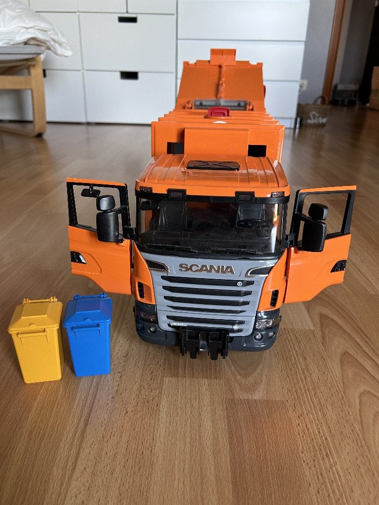 BRUDER Camion poubelle + 2 poubelles - Excellent état, Enlèvement, Comme neuf
