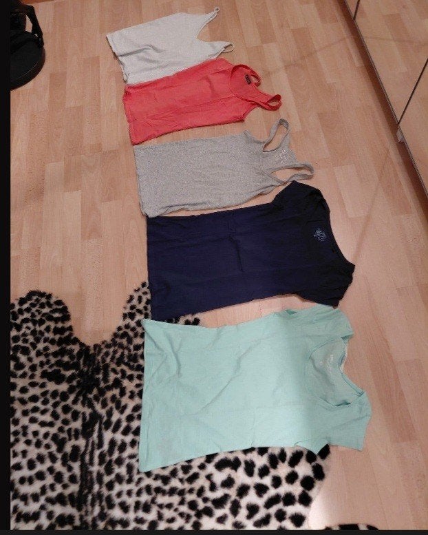 5 t shirts extra smal, perfecte staat
3 euro voor de 5, 1 eu, Ophalen of Verzenden