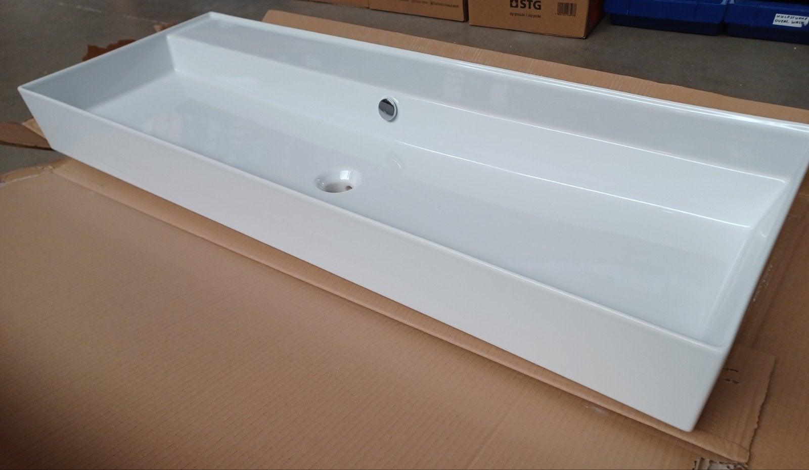 Lavabo beetje beschadigd 120cm, Ophalen, Zo goed als nieuw, Wastafel