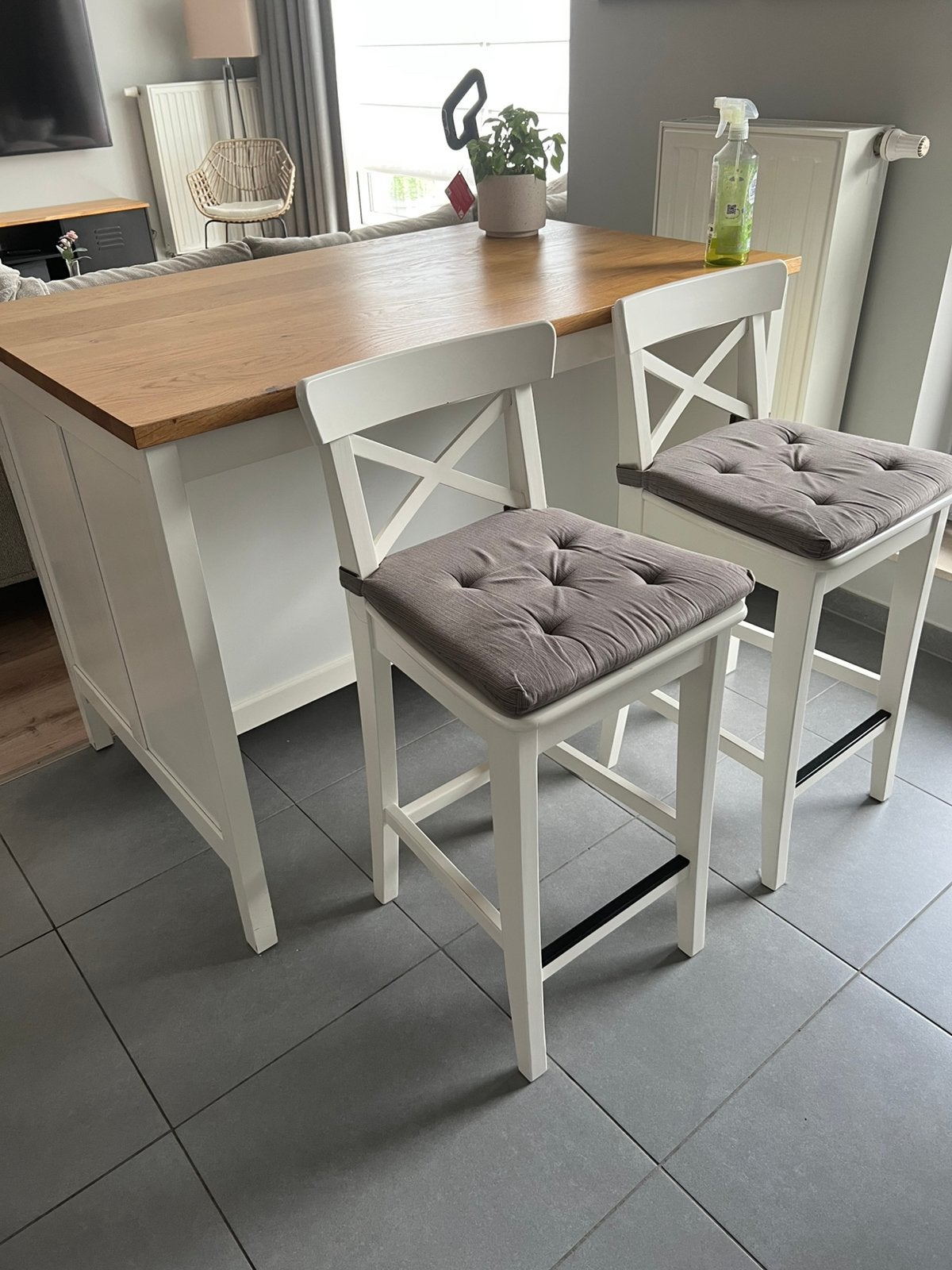 2 chaises hautes de bar blanches + 2 coussins d assise, Enlèvement, Comme neuf