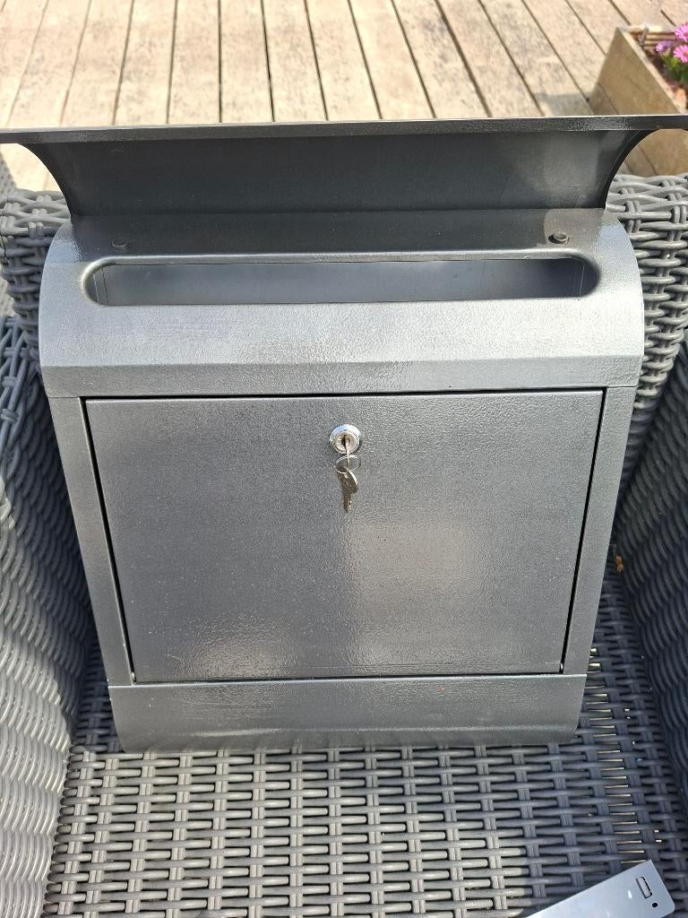 Brievenbus, Tuin en Terras, Ophalen, Zo goed als nieuw, Staal, Wandbrievenbus
