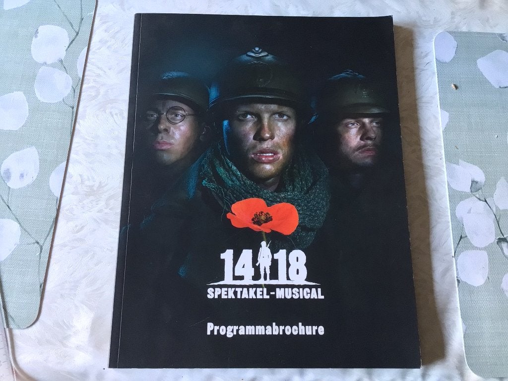 Brochure du programme du spectacle musical 14-18 Studio 100, Enlèvement ou Envoi
