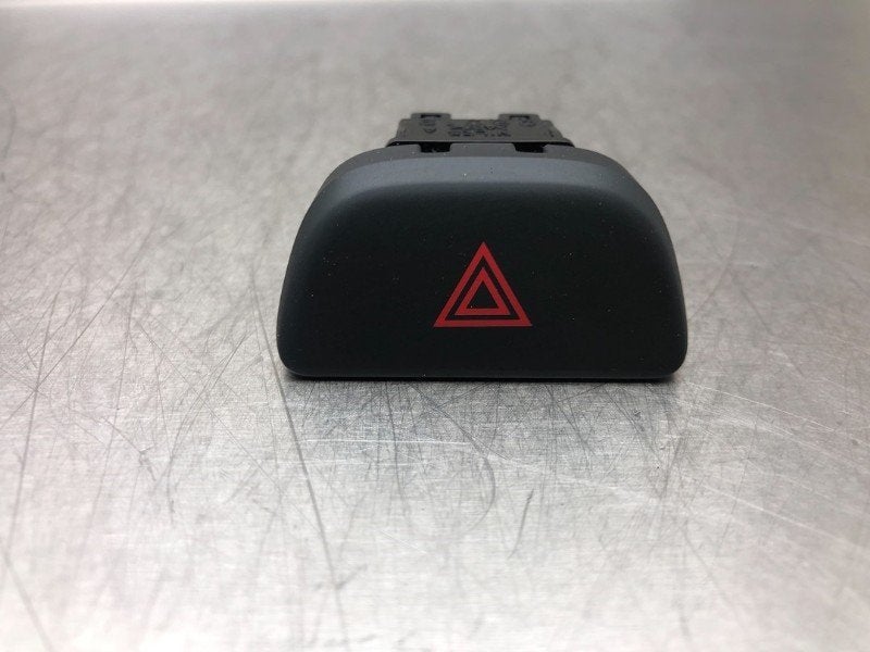 ALARMLICHTEN SCHAKELAAR Nissan Micra (K13) (01-2010/03-2017), Gebruikt, Nissan