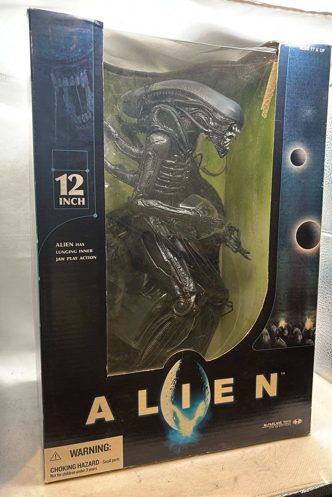 McFarlane Alien 12-inch actiefiguur — in doos - 2004, Kinderen en Baby's, Ophalen of Verzenden, Zo goed als nieuw