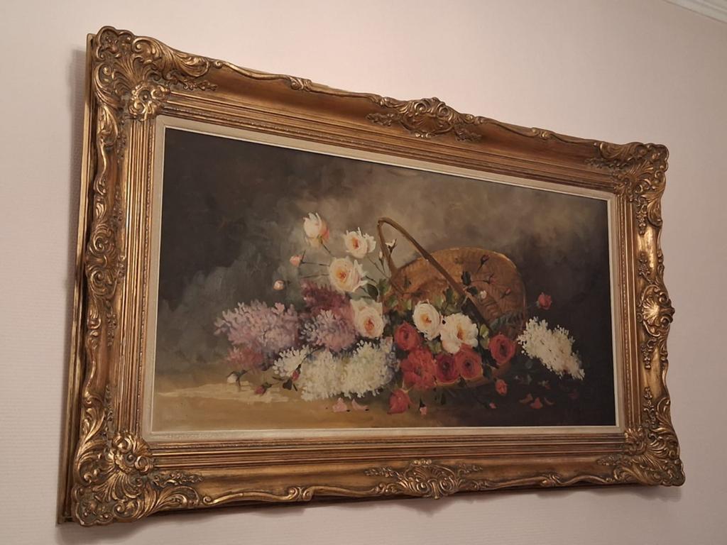 Très grande peinture à l'huile, Enlèvement
