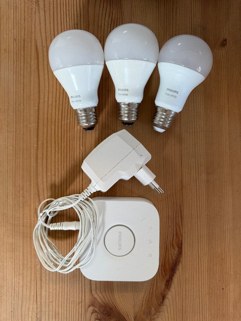 Kit Philips Hue – Bridge 2.1 + 3 ampoules E27 + télécommande, Philips, Comme neuf, Enlèvement, E27 (grand)