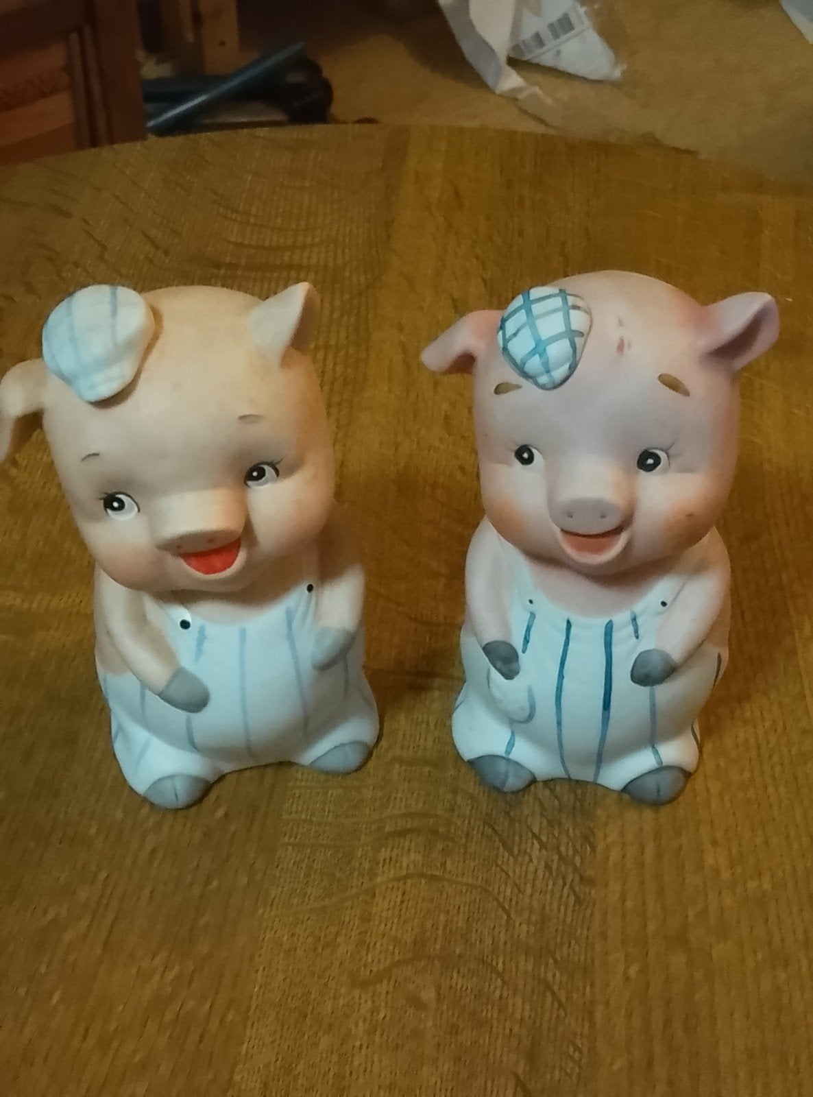 2 oude spaarvarkentjes, Ophalen