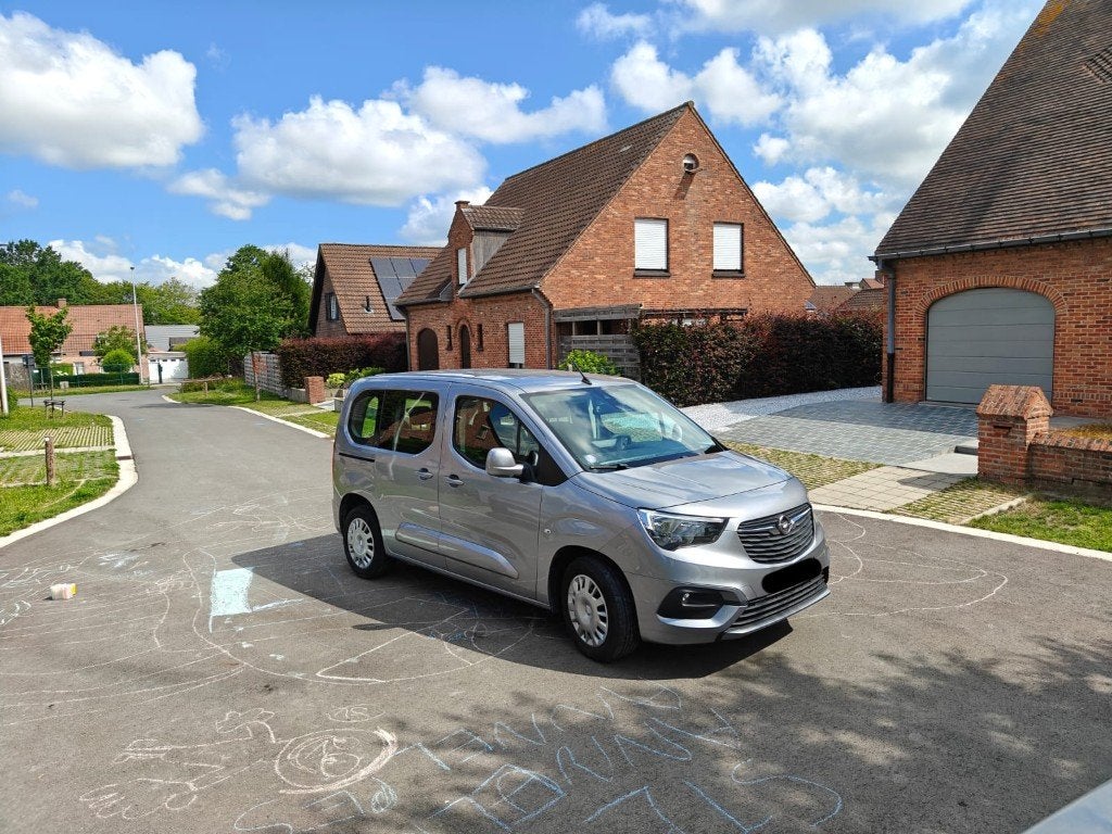 Opel Combo Life met trekhaak, Voorwielaandrijving, Dealer onderhouden, Bluetooth, Particulier